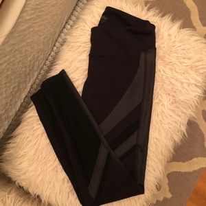 Alo Yoga leggings with mesh
